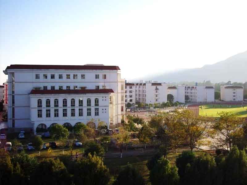 云南大学滇池学院